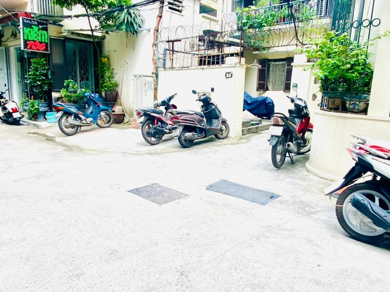 Cozy Homestay With Large Bed, Private Bathroom, Large Balcony ハノイ市 エクステリア 写真