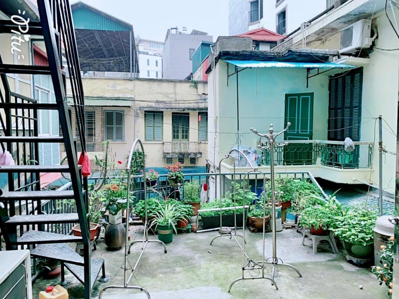 Cozy Homestay With Large Bed, Private Bathroom, Large Balcony ハノイ市 エクステリア 写真