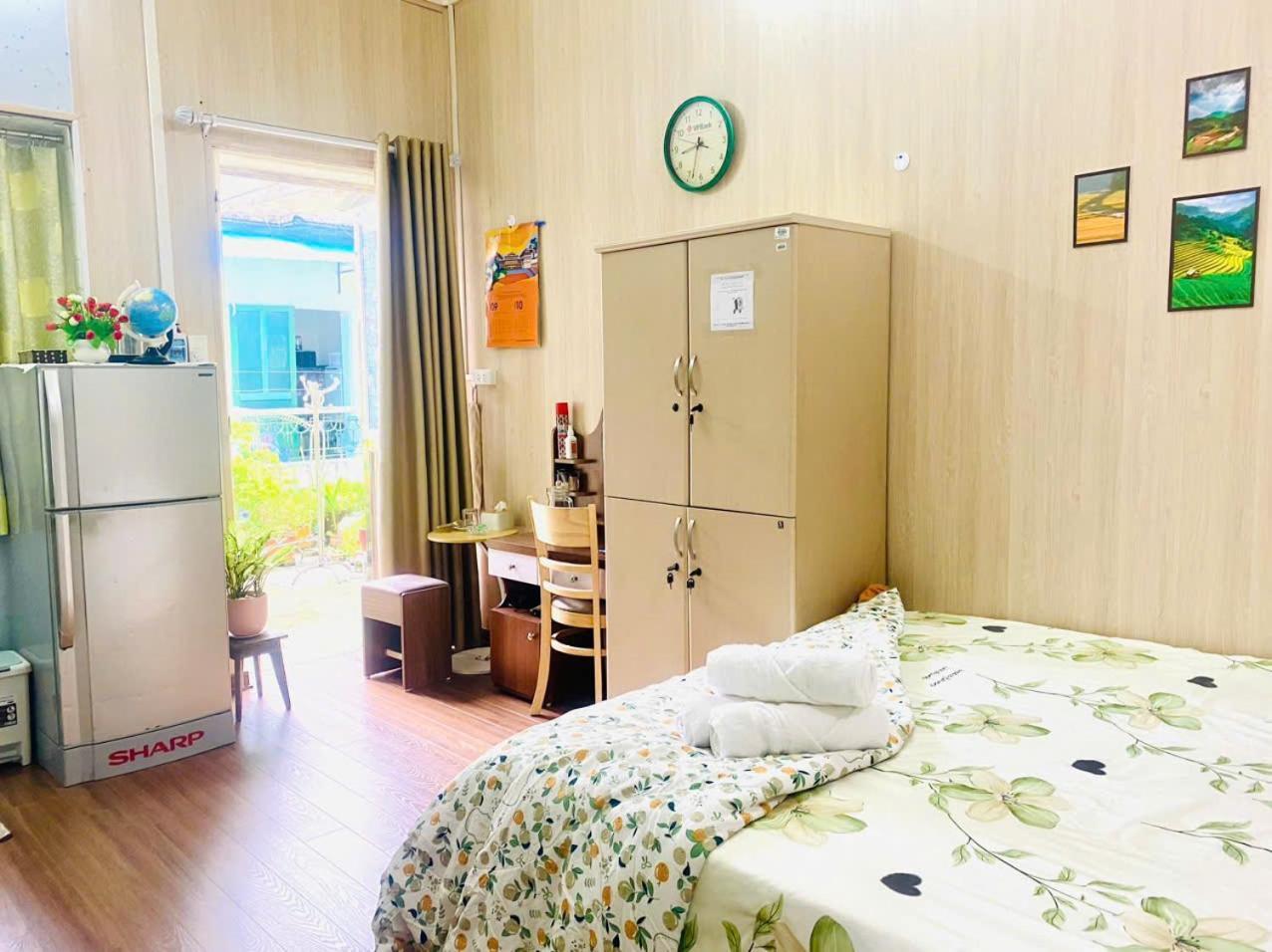 Cozy Homestay With Large Bed, Private Bathroom, Large Balcony ハノイ市 エクステリア 写真